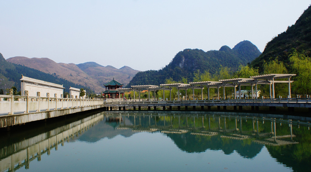 IM电竞:中国特供 PS4 Pro新增两款青春套装(图2) IM电竞平台