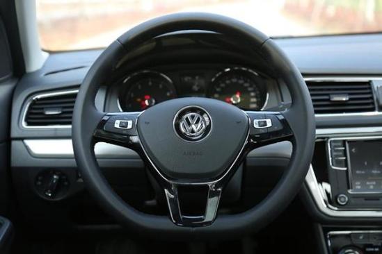 IM电竞_南方学院新生开学典礼在淮安校区举行(图4) IM电竞平台